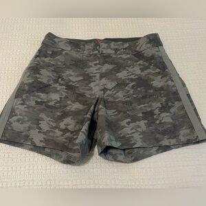 Spanx Stone Wash Camo Stretch Twill Shorts Sz Medium